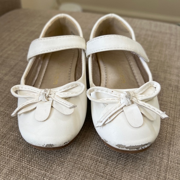 White Kids Leather Princess Shoes with Bow Non Slip Children Ballet - Picture 2 of 4